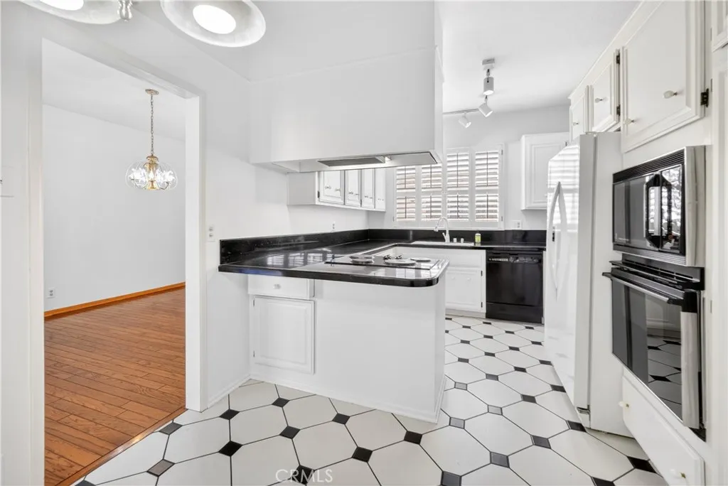 Additional image 21 of 5216 Yarmouth Avenue Unit 305, Encino, CA 91316