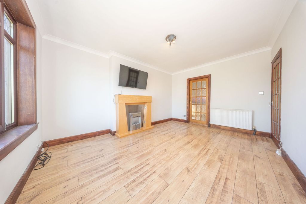 3 bed flat for saleParkhead Crescent, West Calder EH55 photo 2