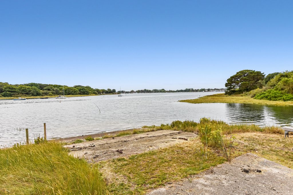 Additional image 21 of 4 bed property for saleSmugglers Lane, Bosham, Chichester PO18