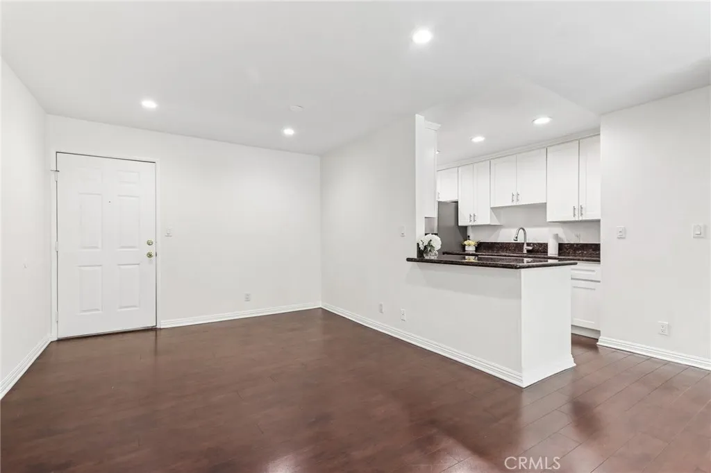 Additional image 3 of 10636 Woodley Ave Unit 43, Granada Hills, CA 91344