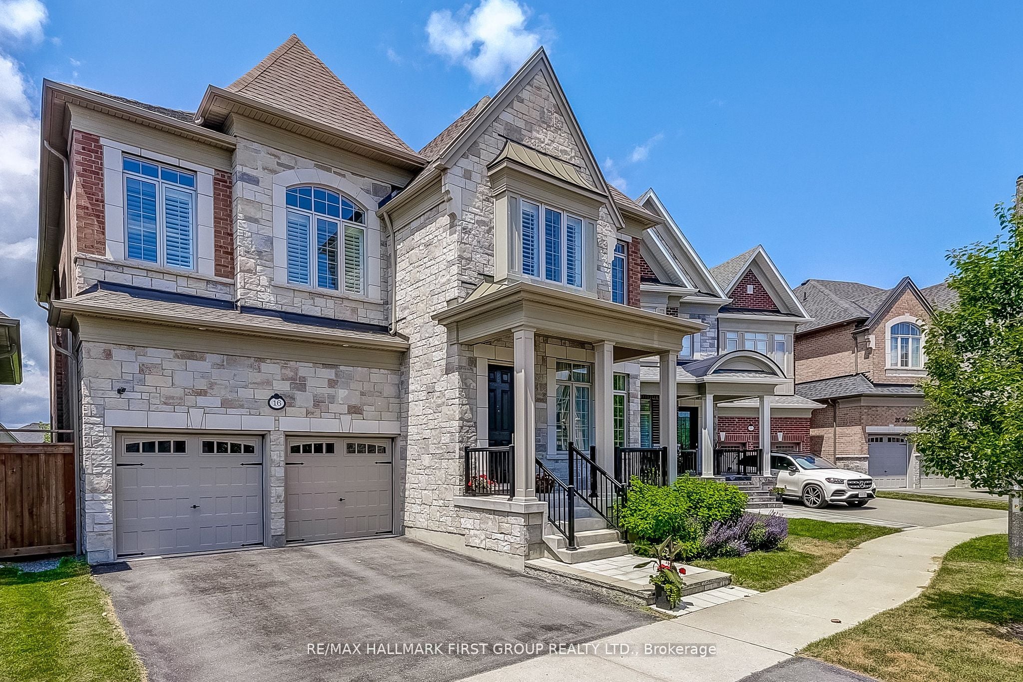 16 Beaverdams Drive, Whitby, ON, L1P 0C4
