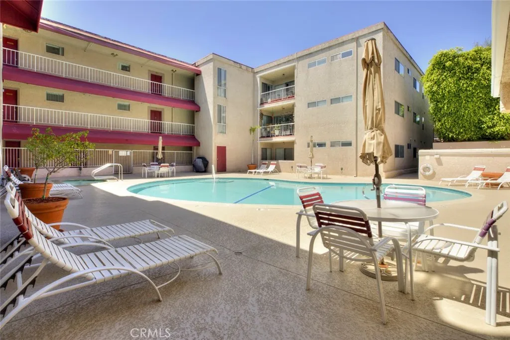 4487 Colbath Ave Unit 309, Sherman Oaks, CA 91423 photo 2