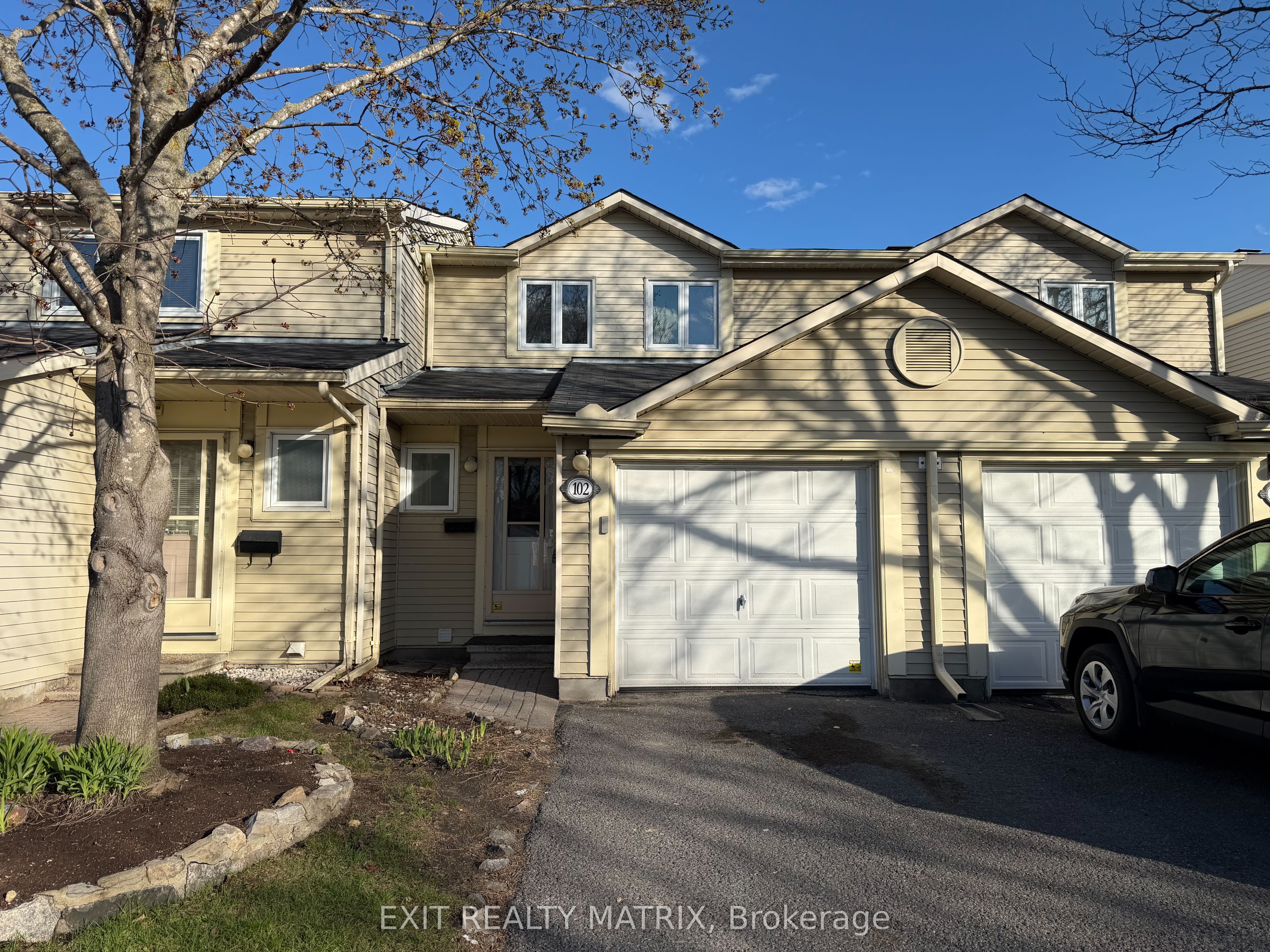 3-102 Bujold Court, Ottawa, ON, K2L 3N4