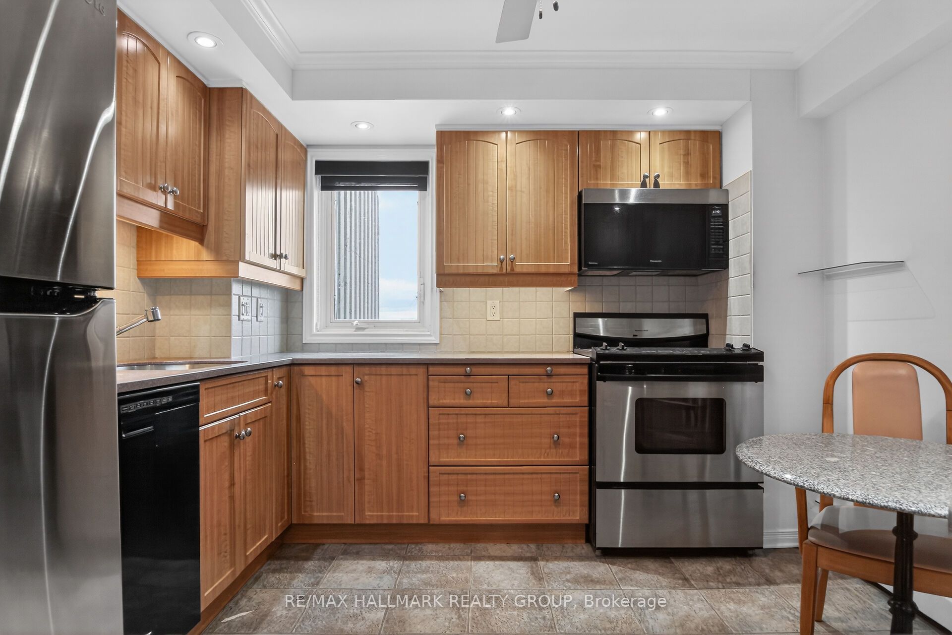 Additional image 3 of 1210-1081 Ambleside Drive, Ottawa, ON, K2B 8C8