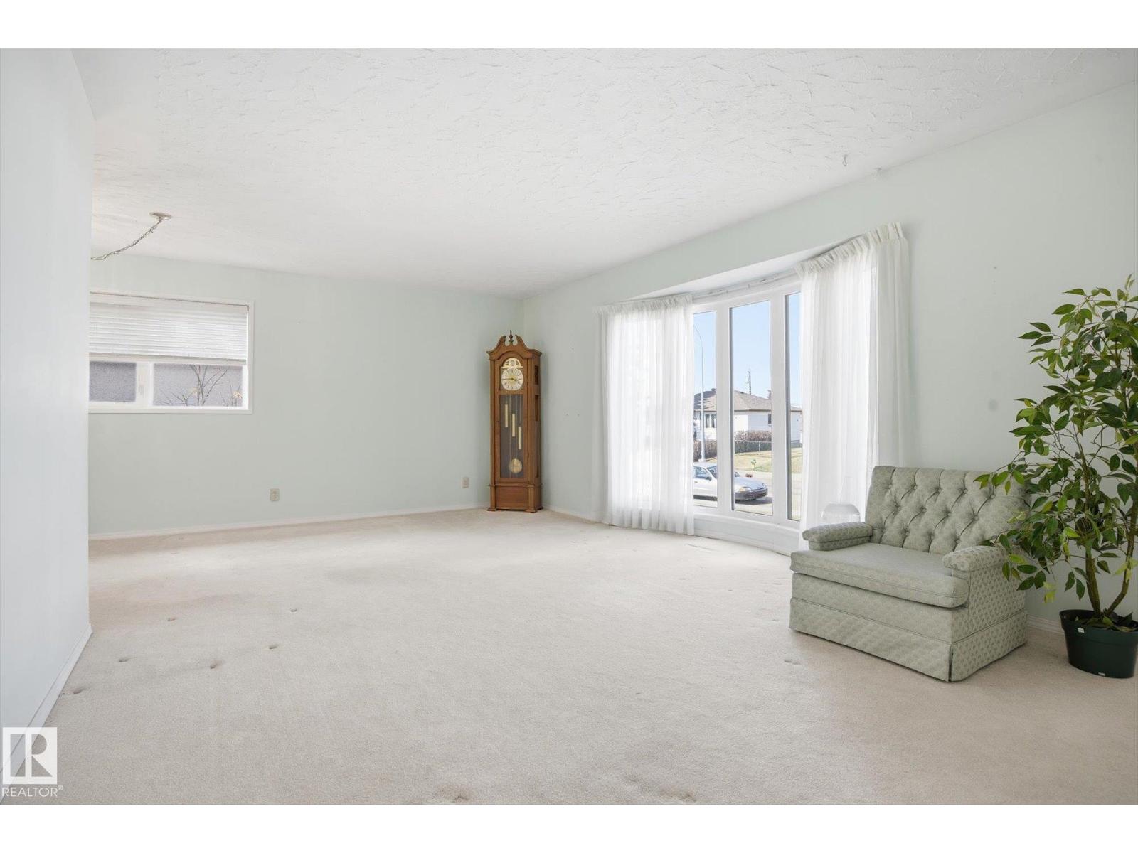 Additional image 3 of 10667 65 Street NW, Edmonton, AB, T6A2N9