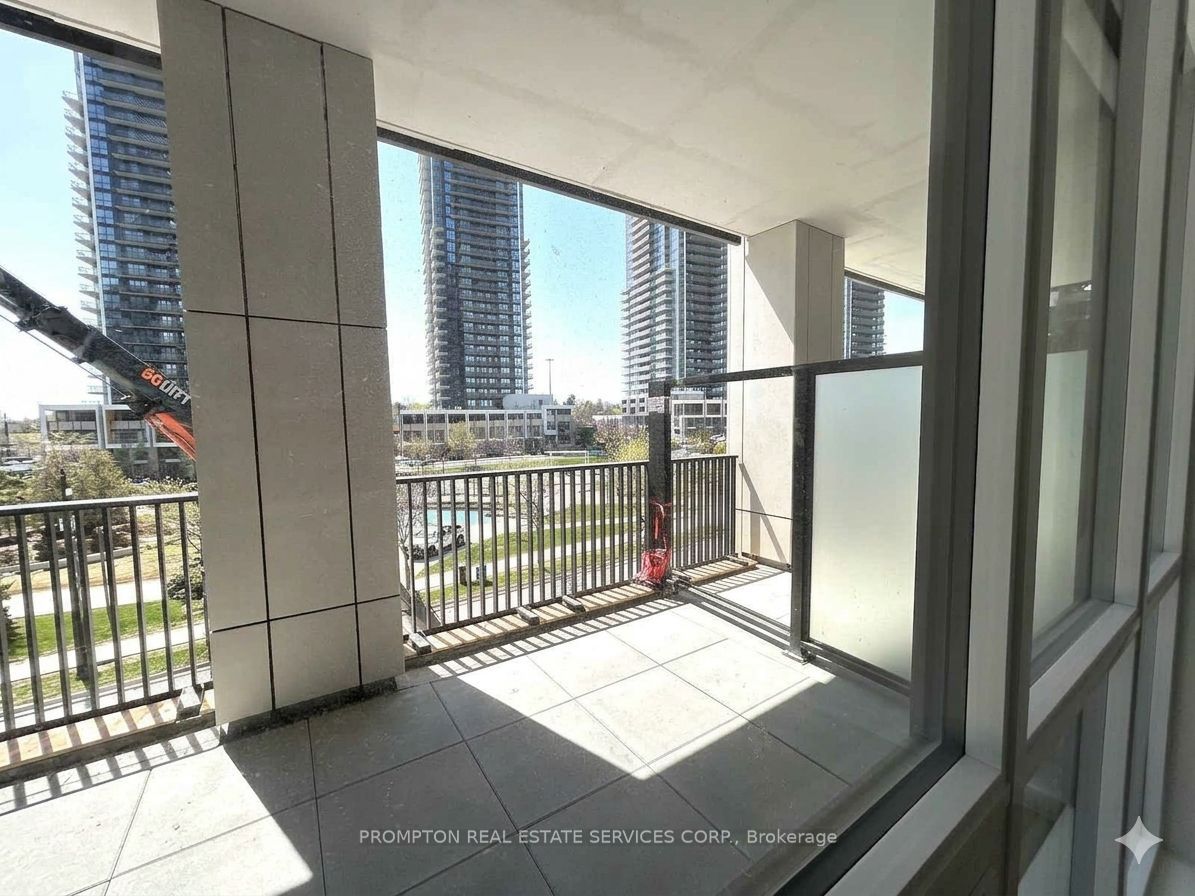 208-68 Esther Shiner Boulevard, Toronto, ON, M2K 0J6