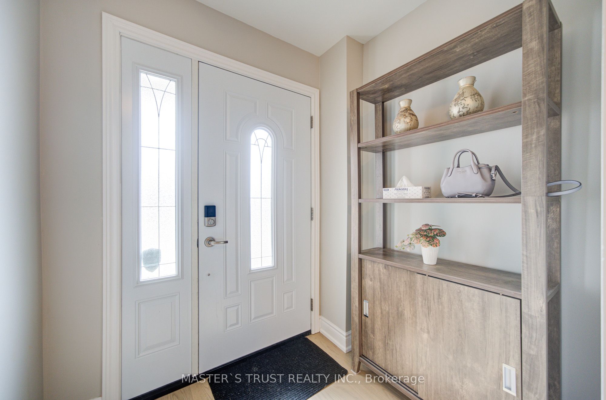 Additional image 2 of 1017 Lucerne Crescent, Mississauga, ON, L5C 3X6