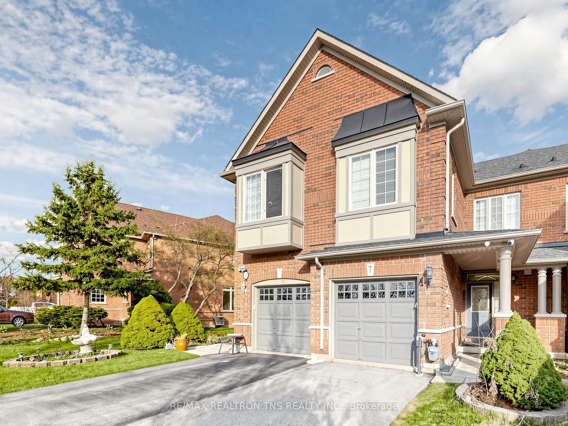 7 Holly Drive, Richmond Hill, ON, L4S 2P1