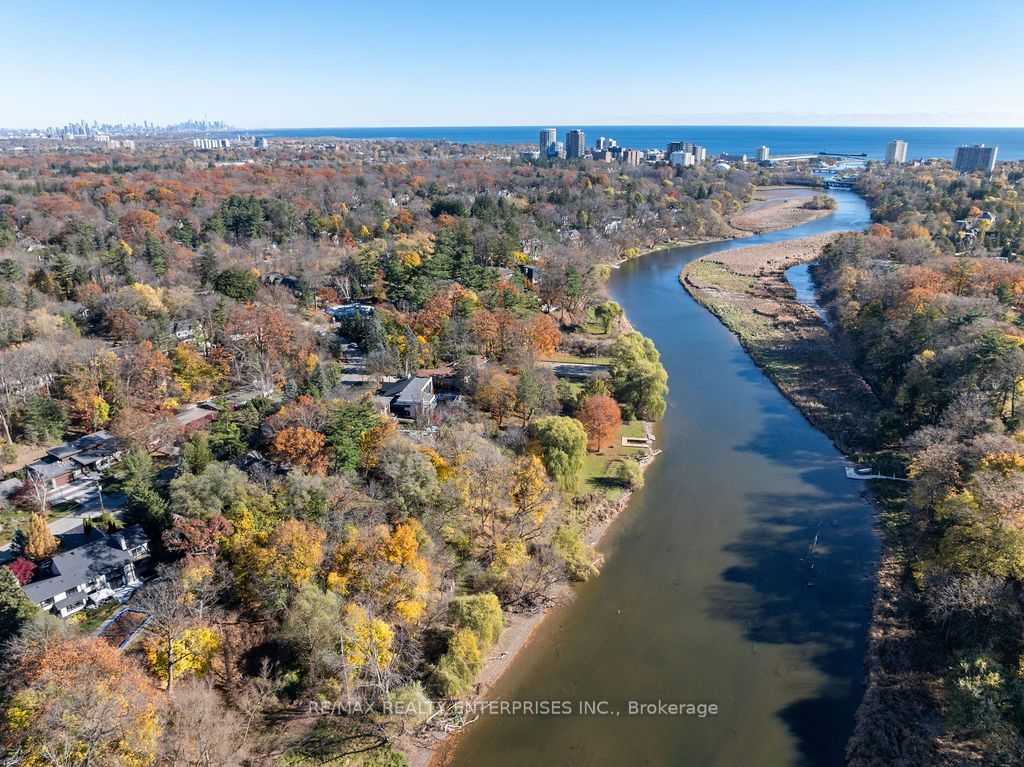 Additional image 4 of 1516 Pinetree Crescent, Mississauga, ON, L5G 2S8