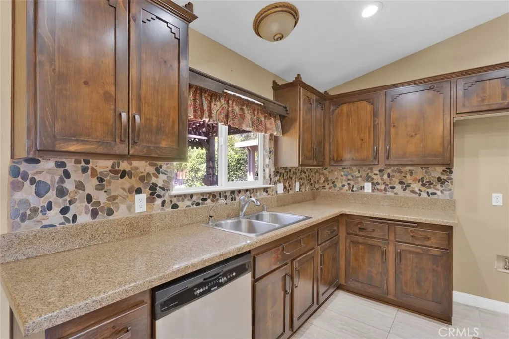 Additional image 13 of 10768 10th Ave, Hesperia, CA 92345
