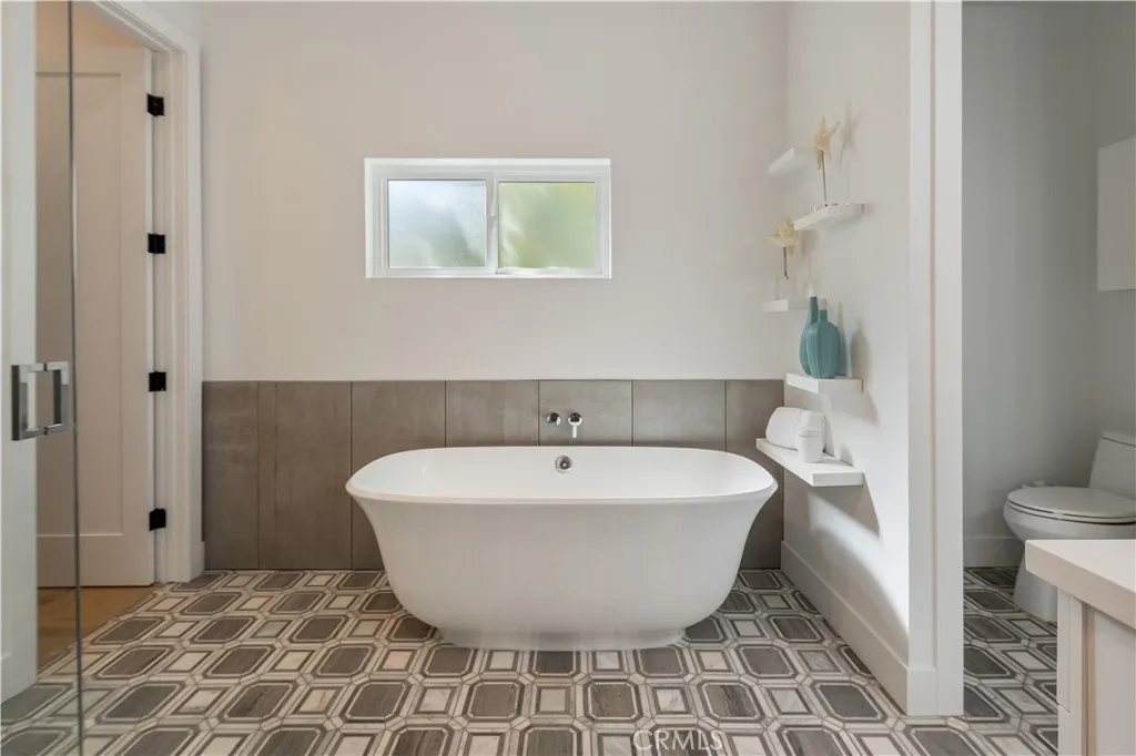 Additional image 18 of 333 Mesa Drive, Costa Mesa, CA 92627