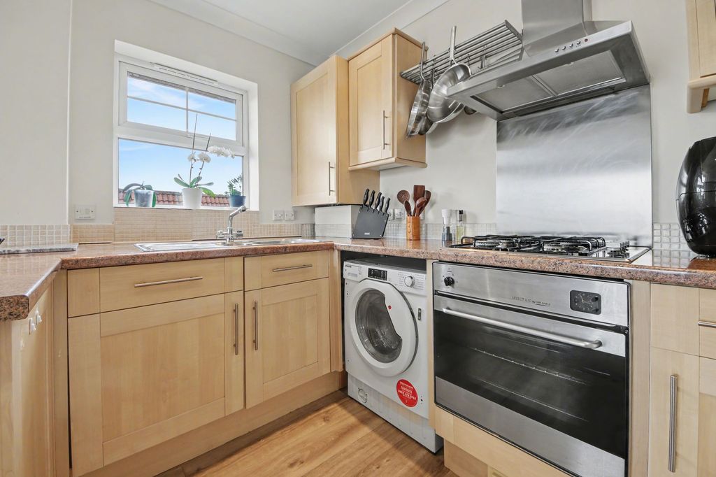 Additional image 8 of 2 bed flat for sale49 Cobden Avenue, Bitterne Park SO18
