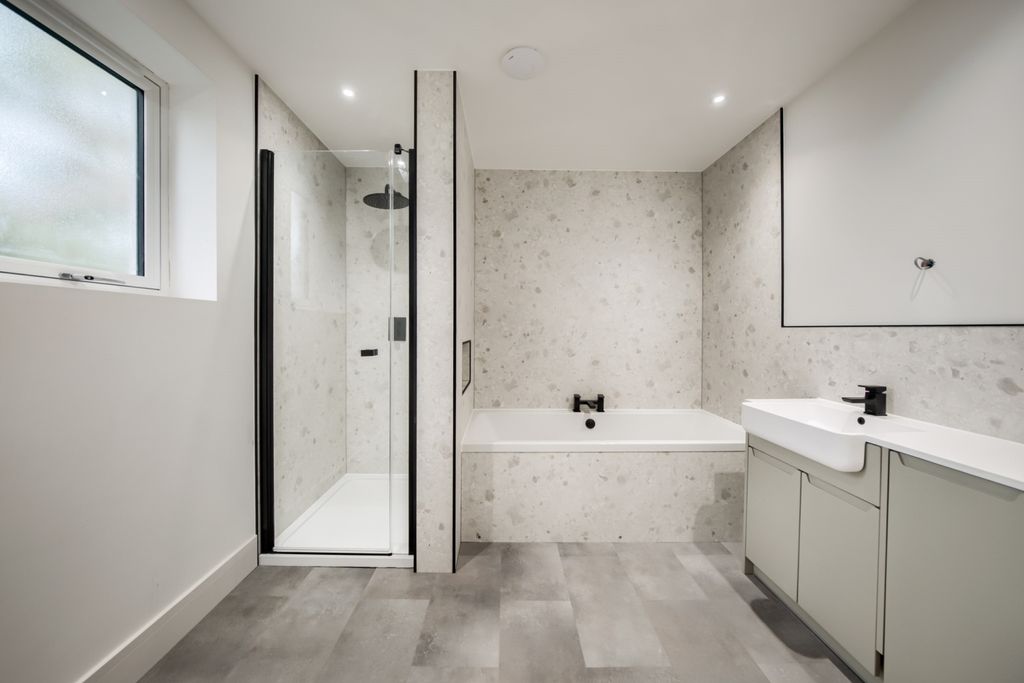Additional image 20 of 2 bed flat for saleFlat 3, Benson Road, Stratford-Upon-Avon CV37