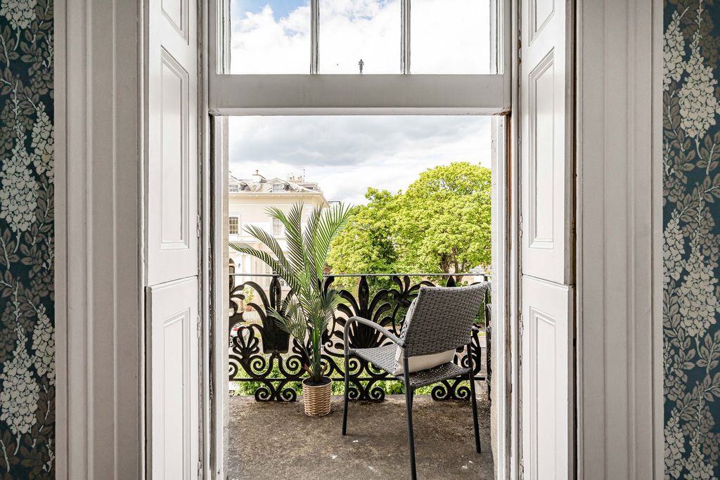 Additional image 8 of 1 bed flat for saleLansdown Crescent, Cheltenham GL50