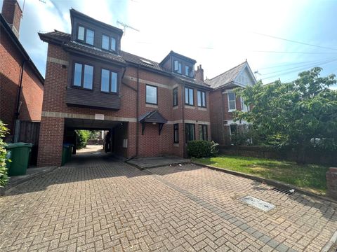 Thornbury Avenue, Southampton, Hampshire SO15
