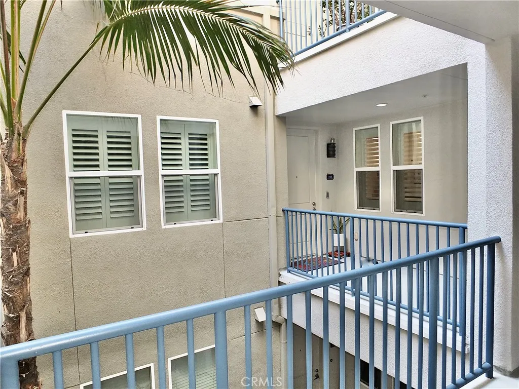 300 E 4th St Unit 215, Long Beach, CA 90802 photo 4
