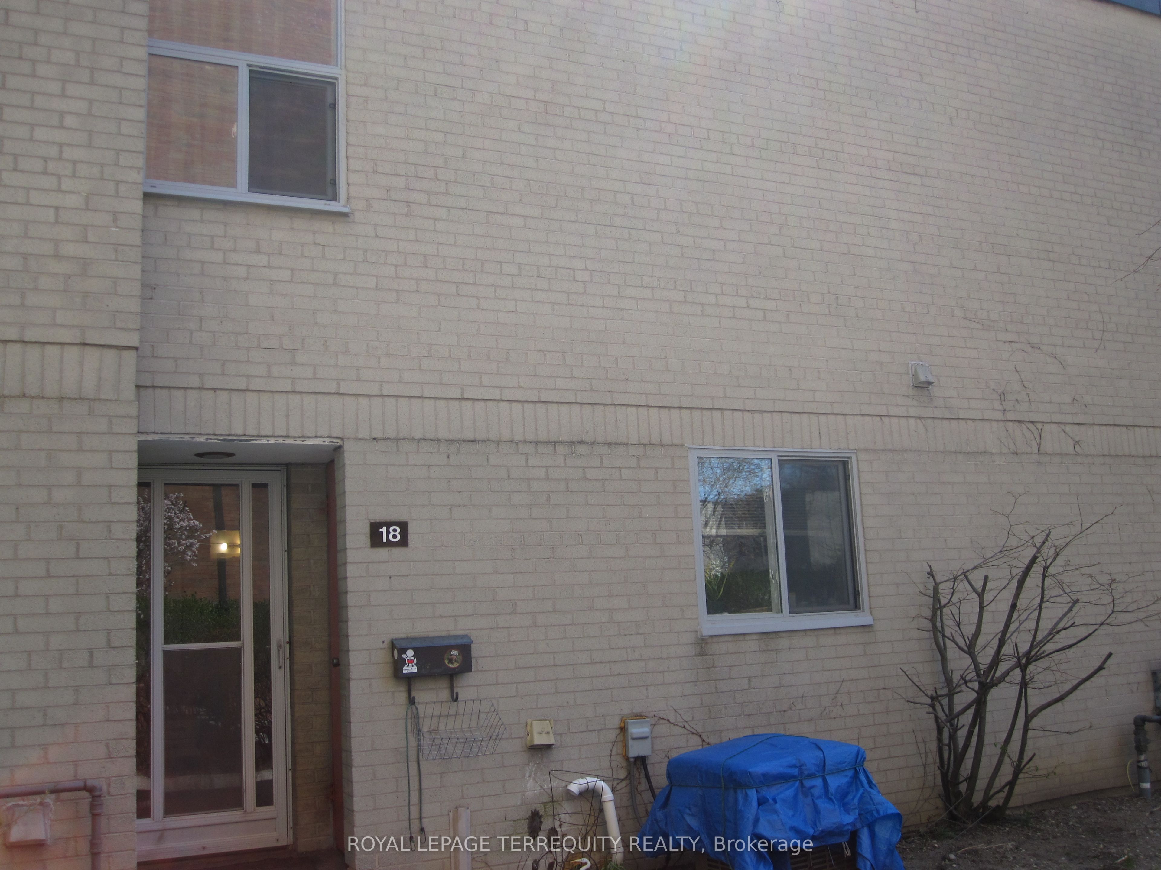 18-11 Four Winds Drive, Toronto, ON, M3J 1K7