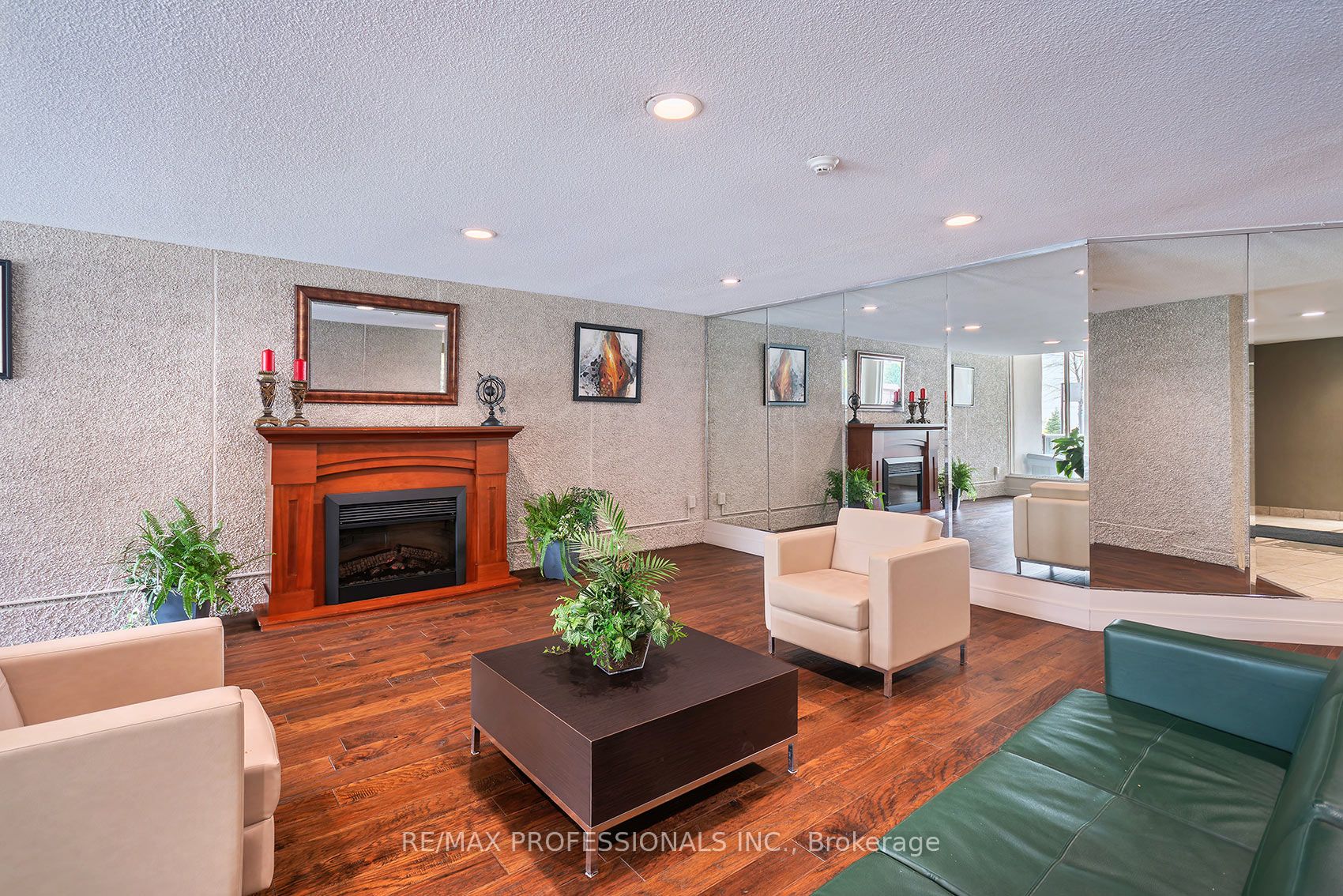 Additional image 3 of 1504-812 Burnhamthorpe Road, Toronto, ON, M9C 4W1