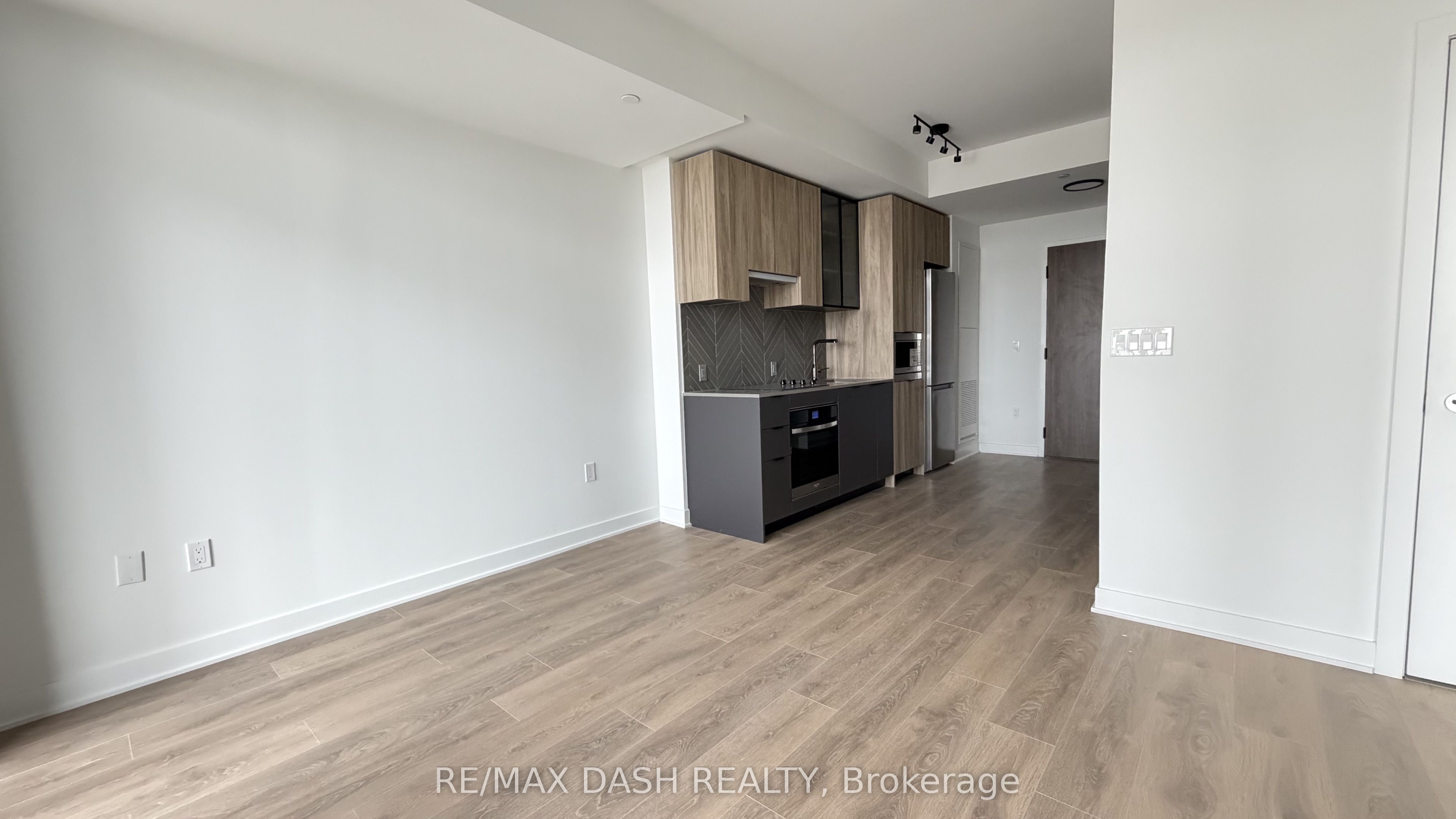 Additional image 6 of 404-1037 The Queensway Avenue, Toronto, ON, M8Z 0H5
