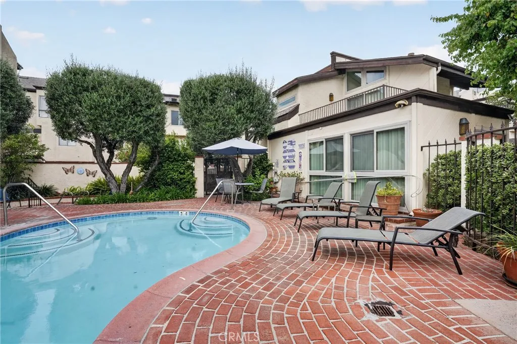 5267 Coldwater Canyon Ave Unit B, Sherman Oaks, CA 91401