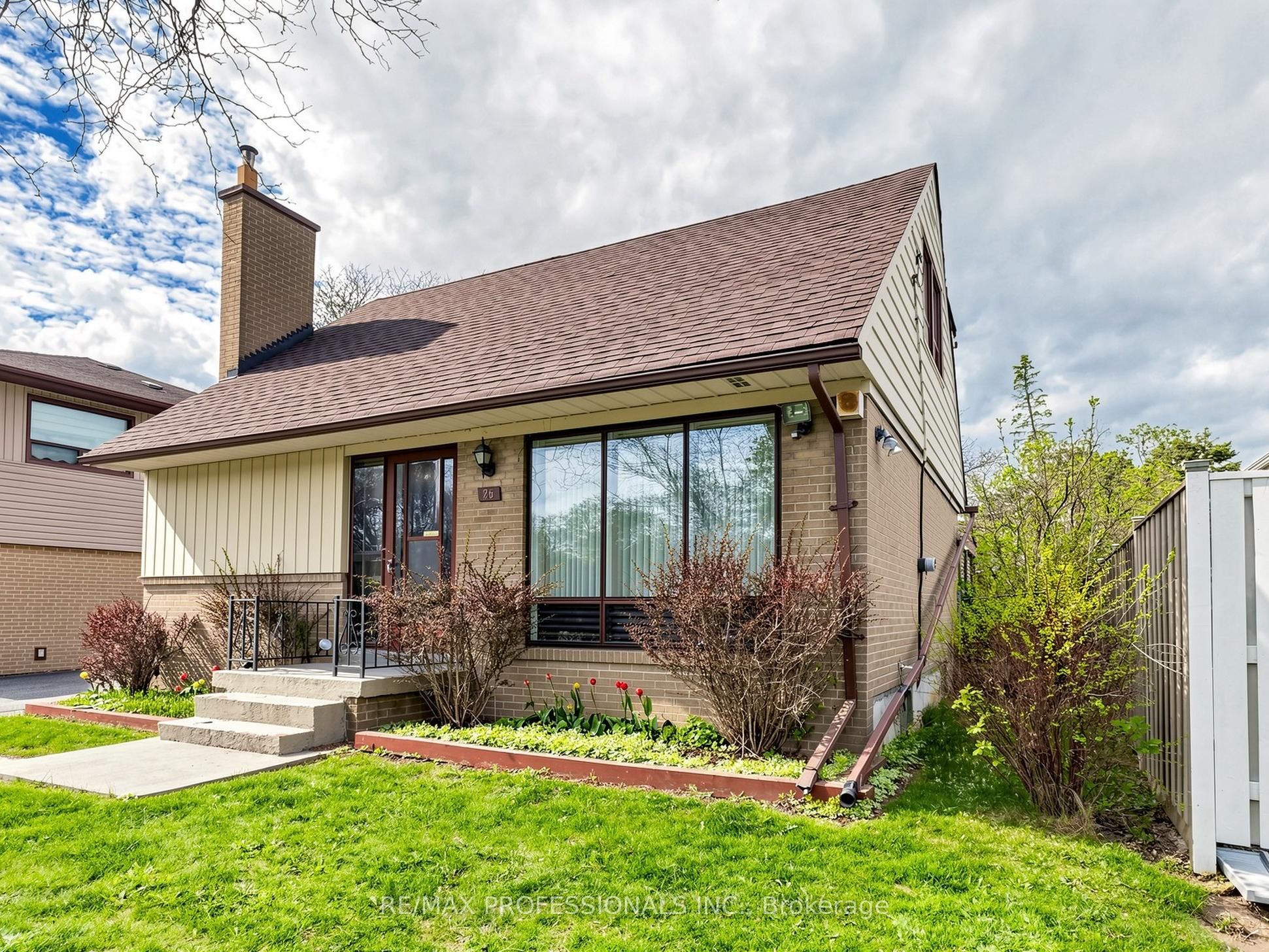 Additional image 2 of 26 Henley Crescent, Toronto, ON, M9W 2W9