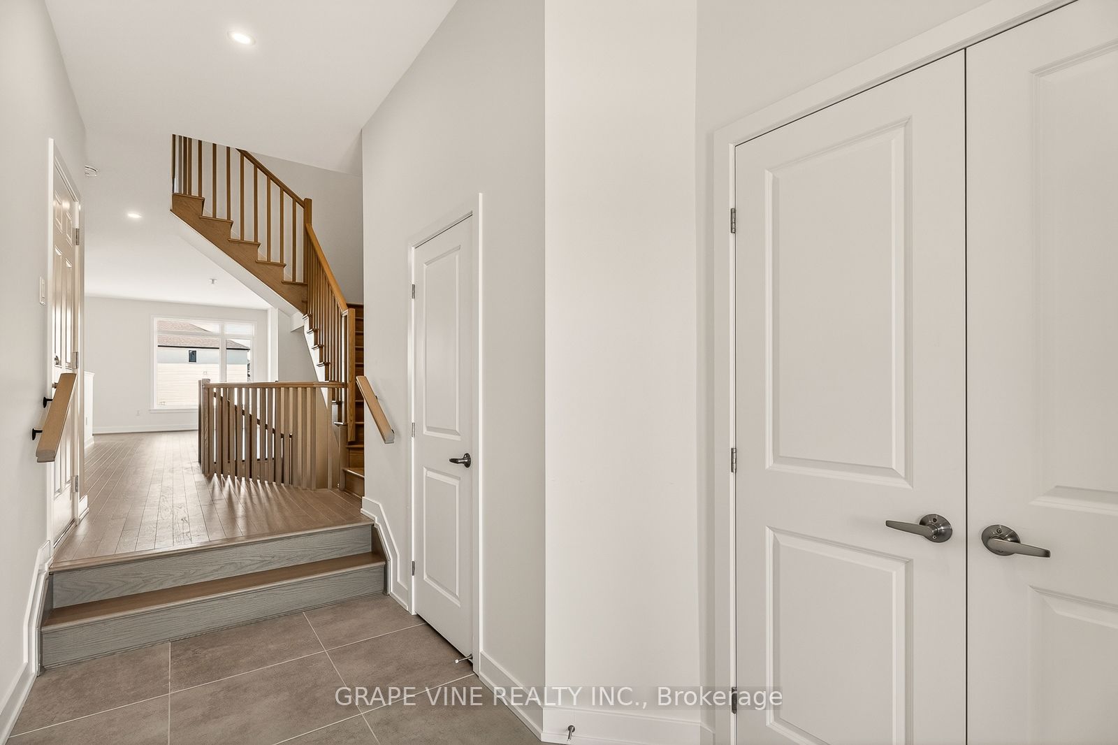 Additional image 6 of 122 San Felice Circle, Ottawa, ON, K2S 2S7