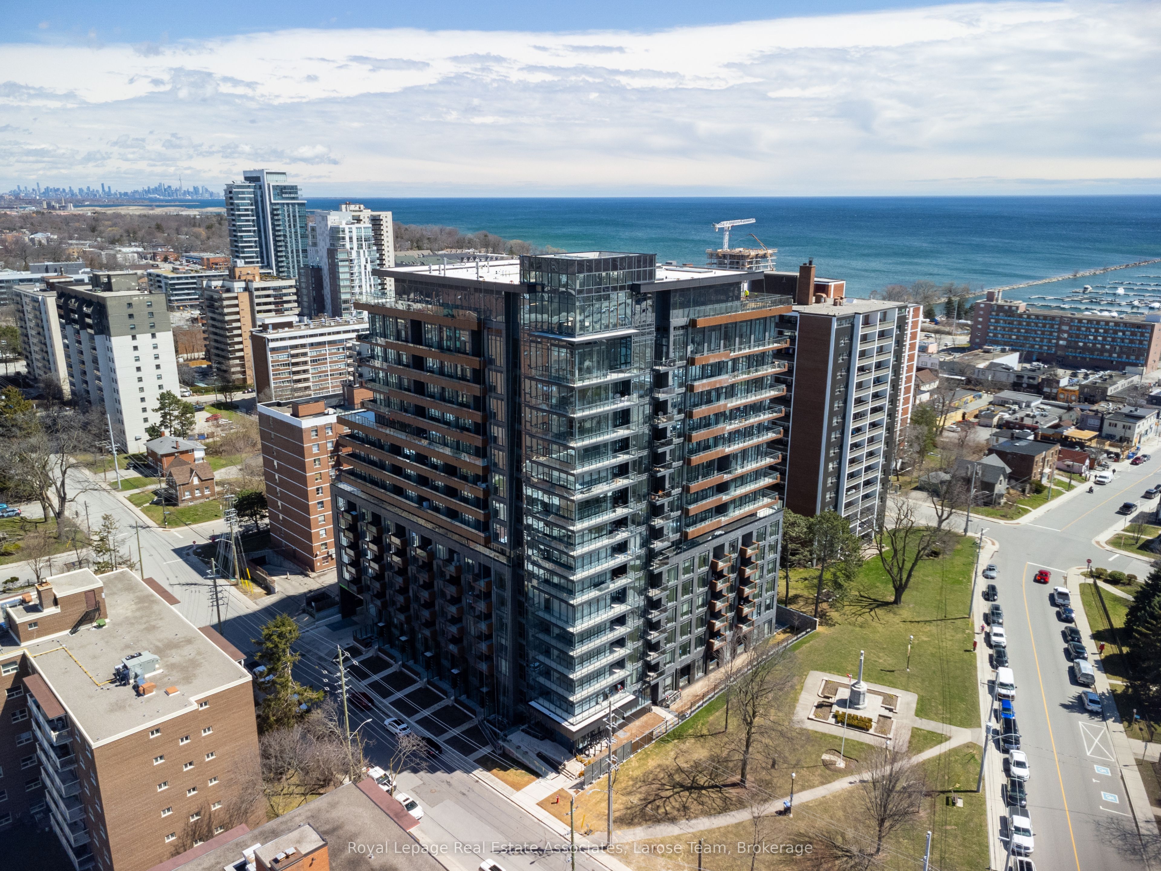 1008-21 Park Street E, Mississauga, ON, L5G 1L7