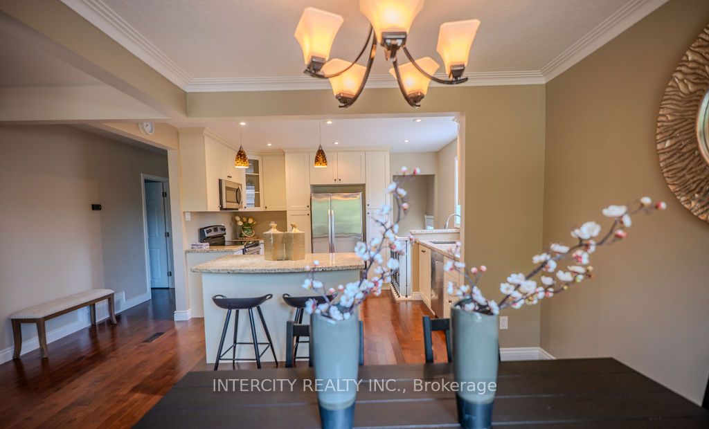 631 Trudale Court, Oakville, ON, L6L 4H2 photo 4