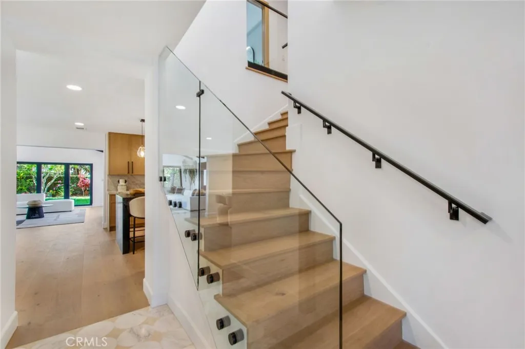 Additional image 6 of 305 Robinhood Ln, Costa Mesa, CA 92627