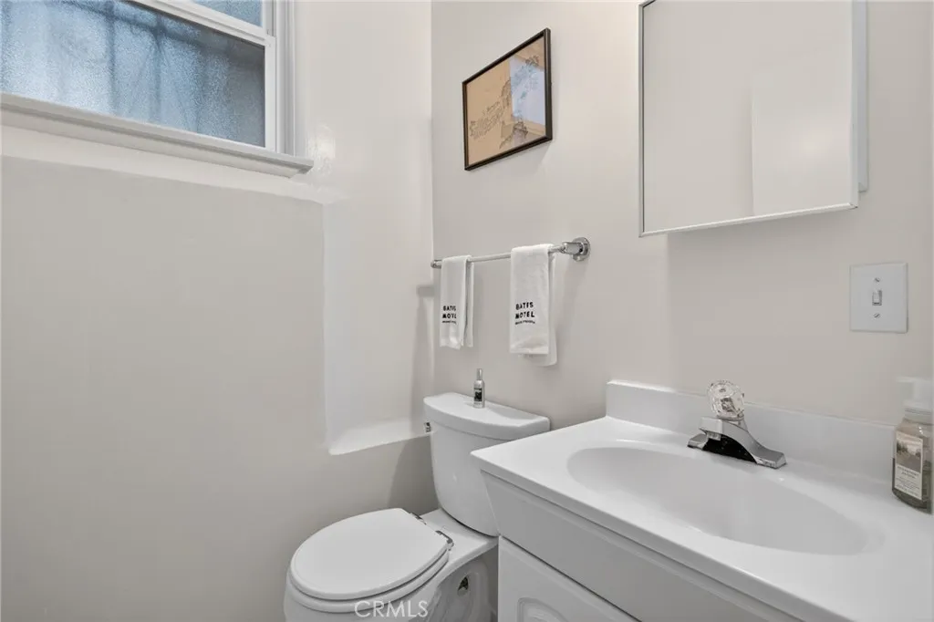 Additional image 120 of 3664 Holboro Dr, Los Angeles, CA 90027