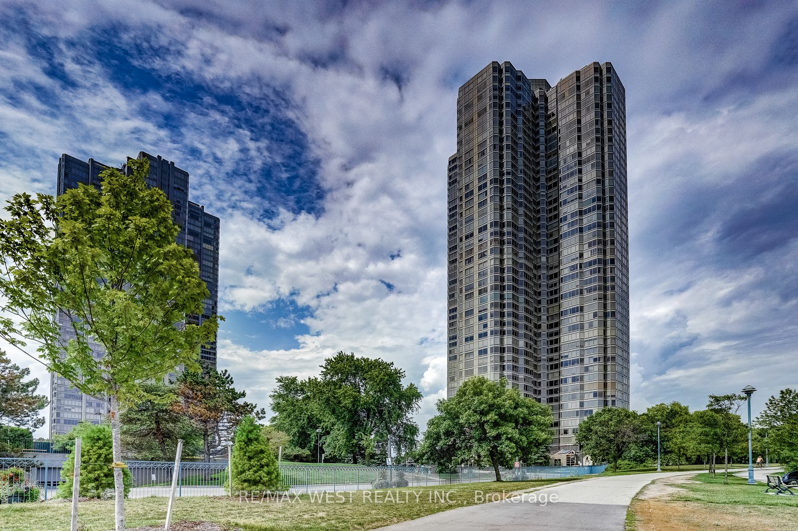 Additional image 3 of 2204-1 Palace Pier Court, Toronto, ON, M8V 3W9