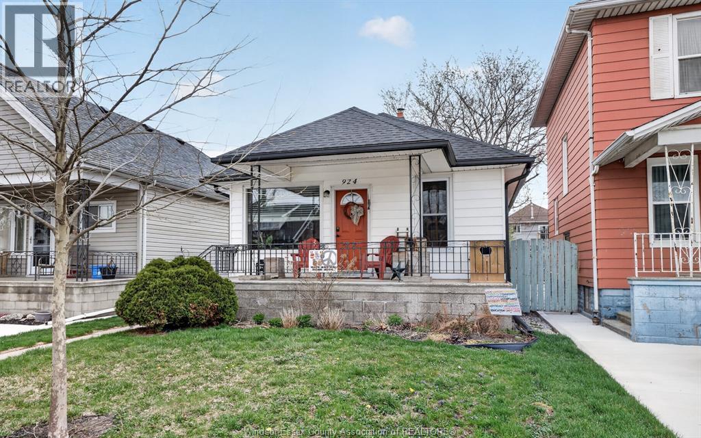 924 Marentette Avenue, Windsor, ON, N9A2A3