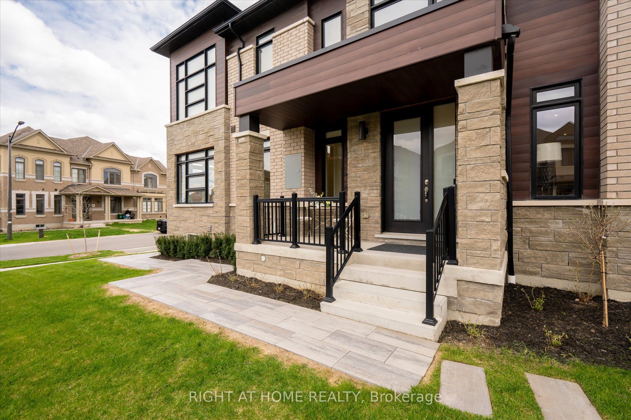 38 Van Wart Street, Whitby, ON, L1P 0P8 photo 4