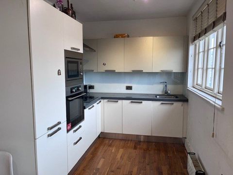 Golders Green Crescent, Golders Green NW11