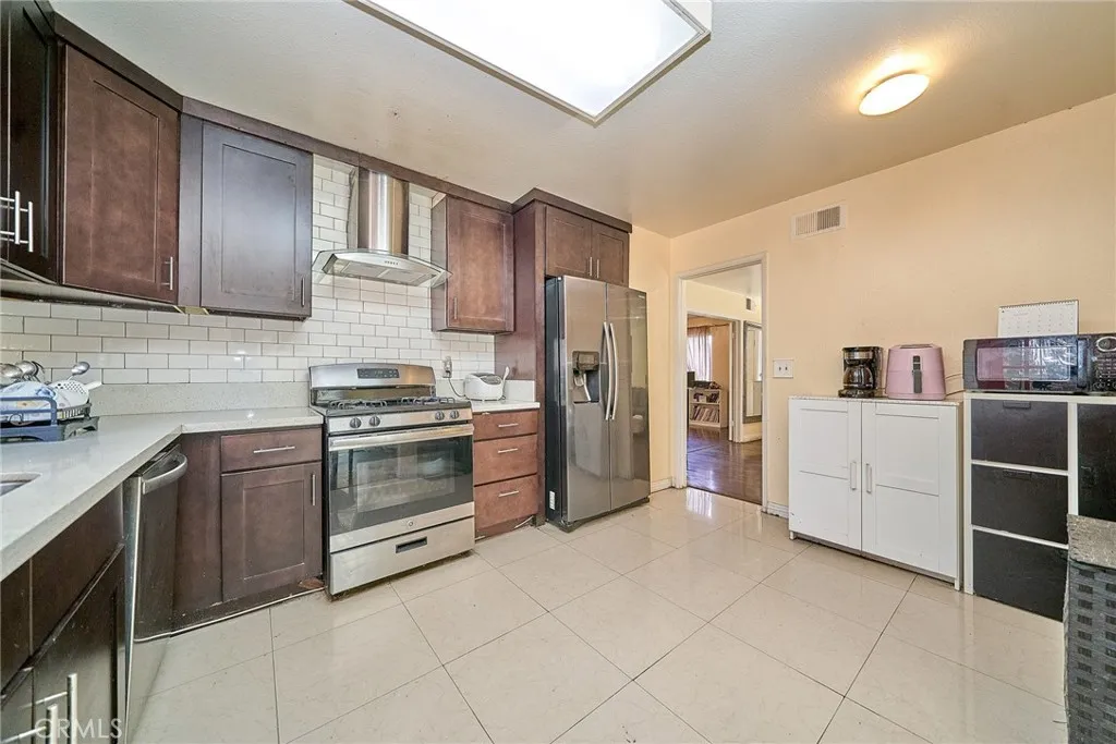 Additional image 13 of 20951 Gault St, Canoga Park, CA 91303