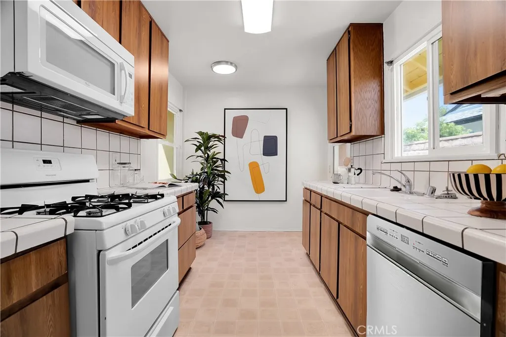 Additional image 71 of 7862 Jellico Avenue, Northridge, CA 91325