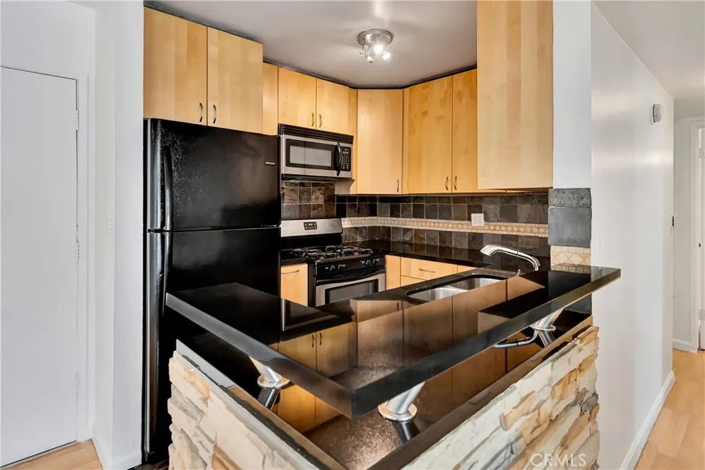 Additional image 8 of 18620 Hatteras Street Unit 247, Tarzana, CA 91356