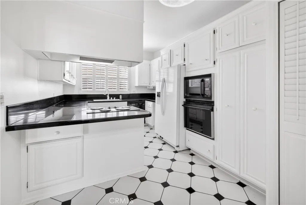 Additional image 52 of 5216 Yarmouth Avenue Unit 305, Encino, CA 91316