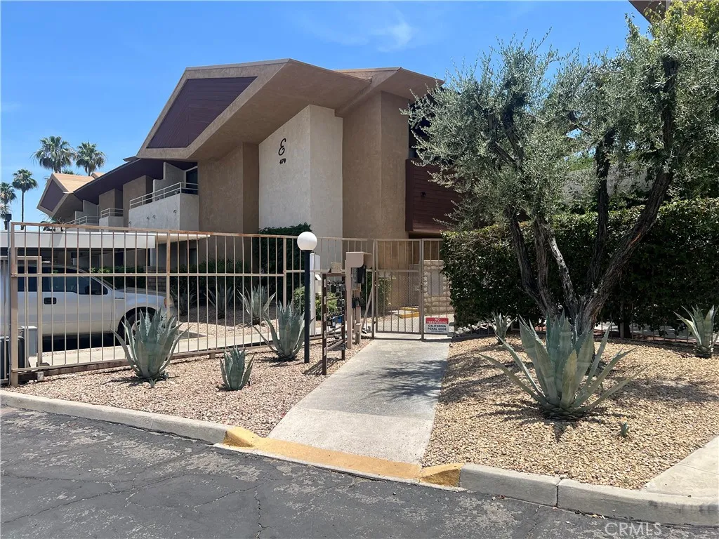 470 S Calle Encilia Unit B11, Palm Springs, CA 92262