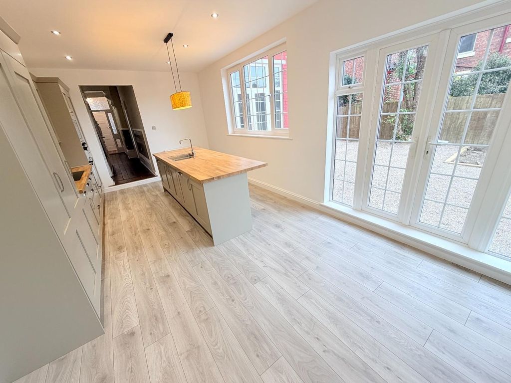Additional image 18 of 5 bed semi-detached house for saleHutton Avenue, Hartlepool TS26
