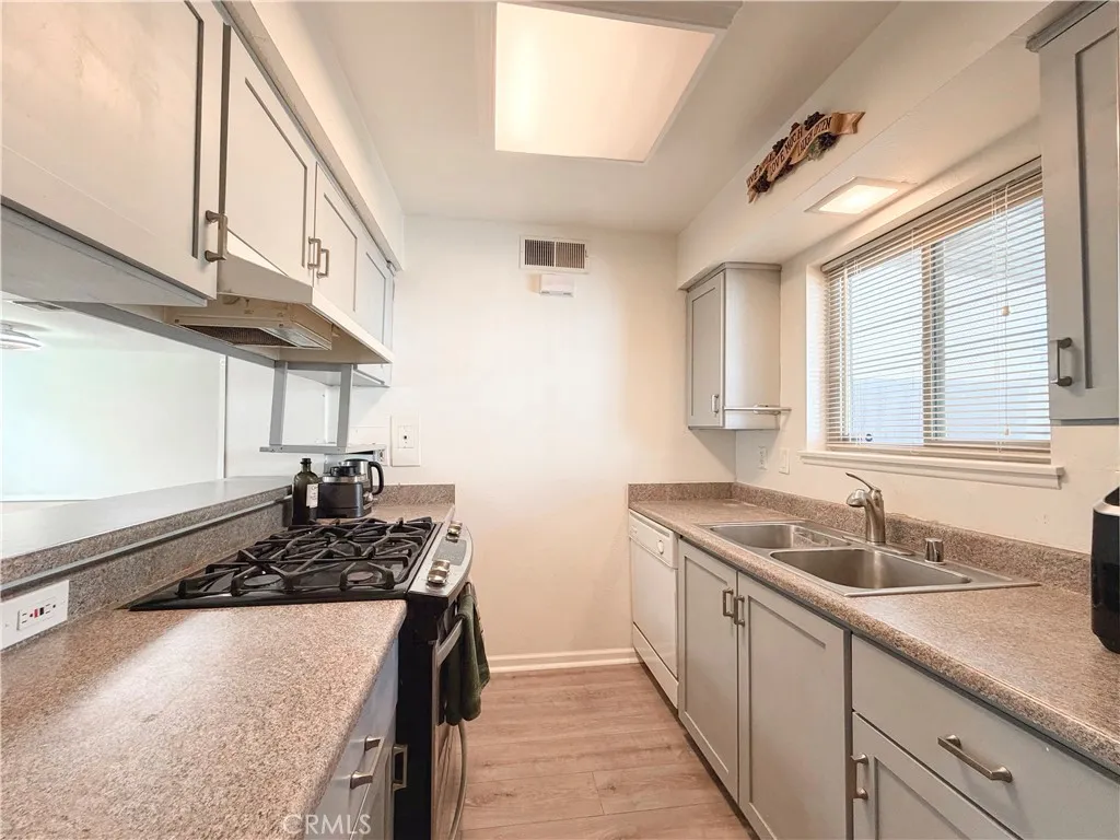 Additional image 10 of 22131 N Oxnard Street Unit A, Woodland Hills, CA 91367