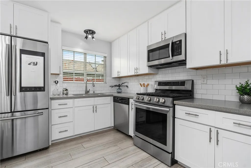 1131 E St. James Ave, Orange, CA 92865 photo 4