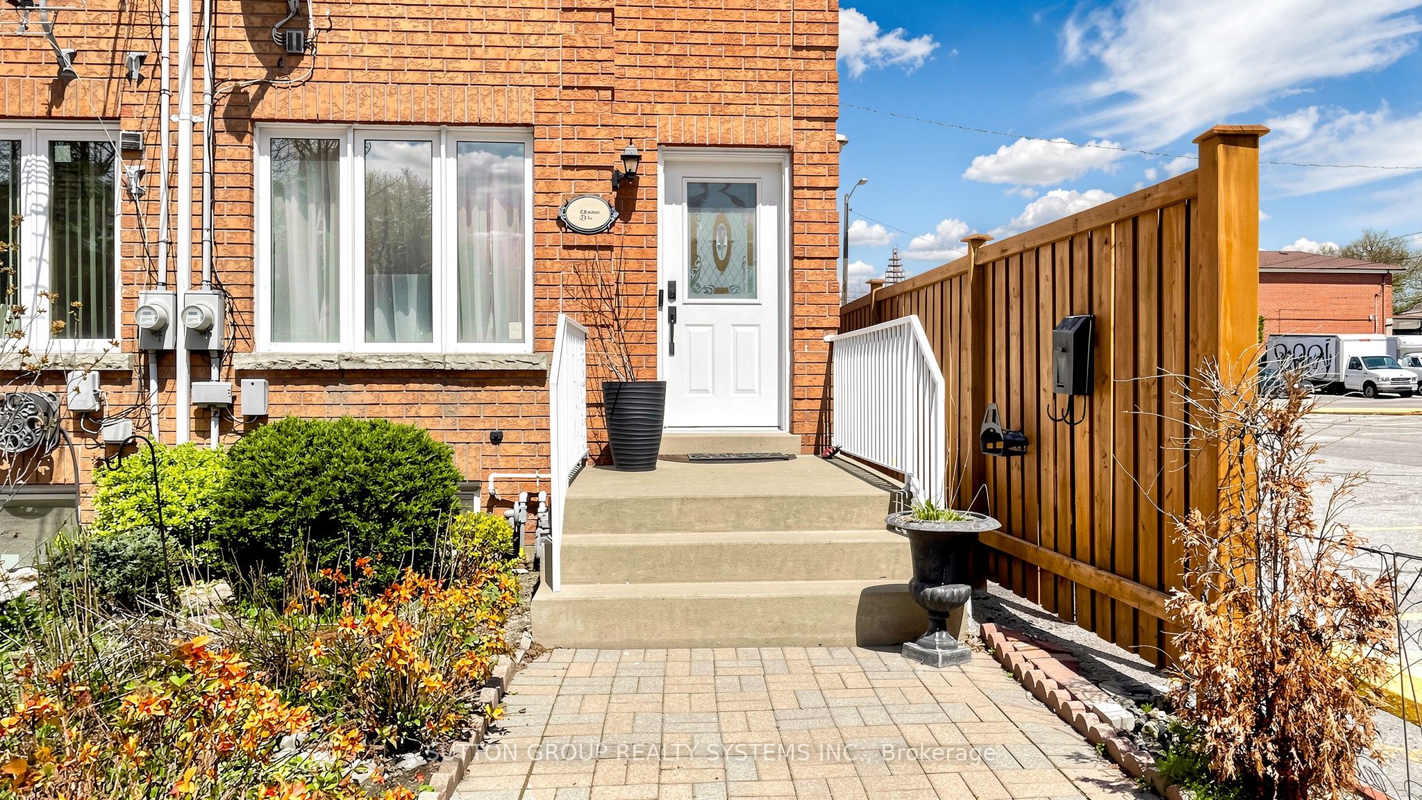 Additional image 3 of 2138 Eglinton Avenue W, Toronto, ON, M6E 2K8