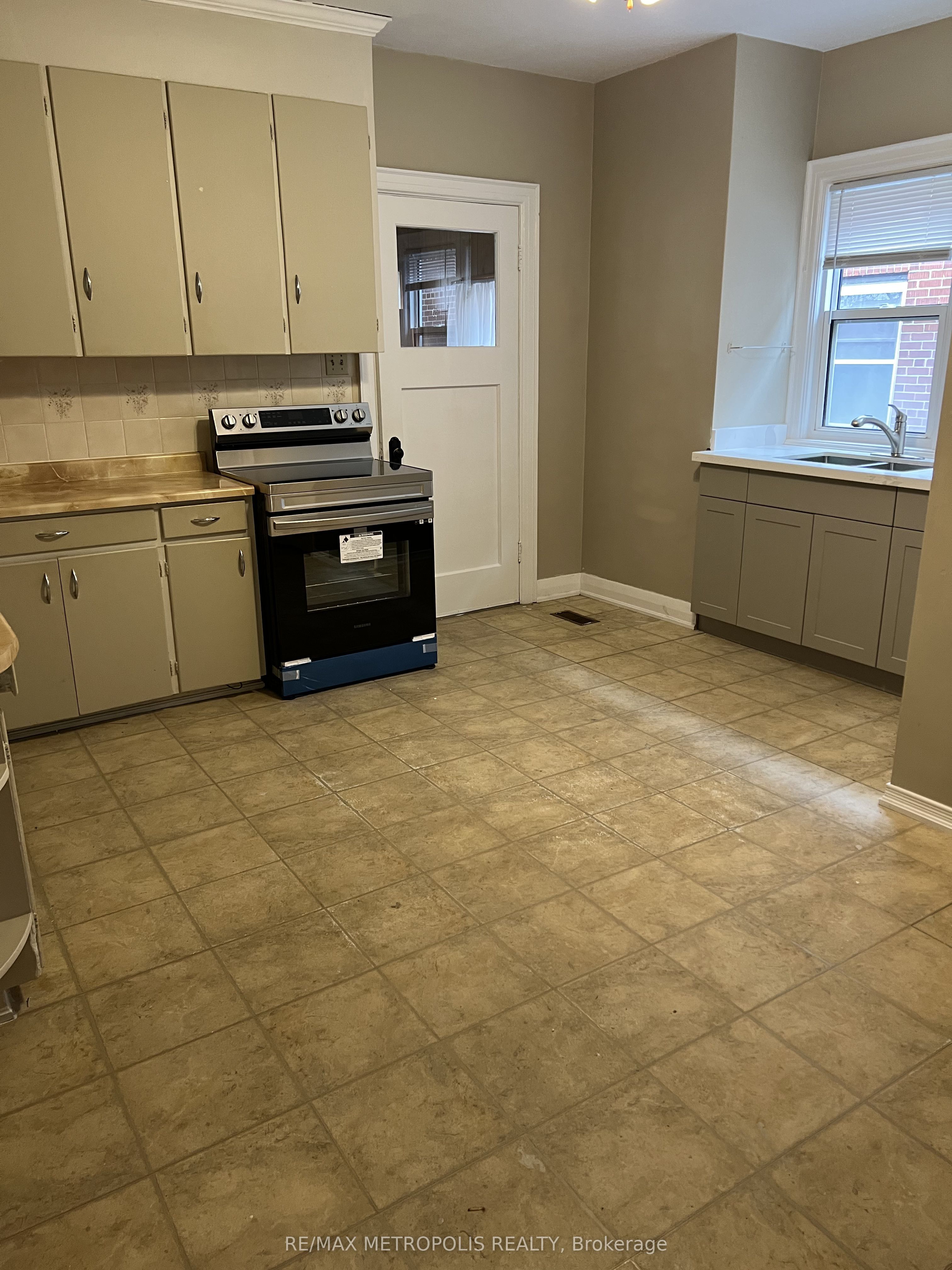 Additional image 6 of 329 Ritson Road S, Oshawa, ON, L1H 5J3