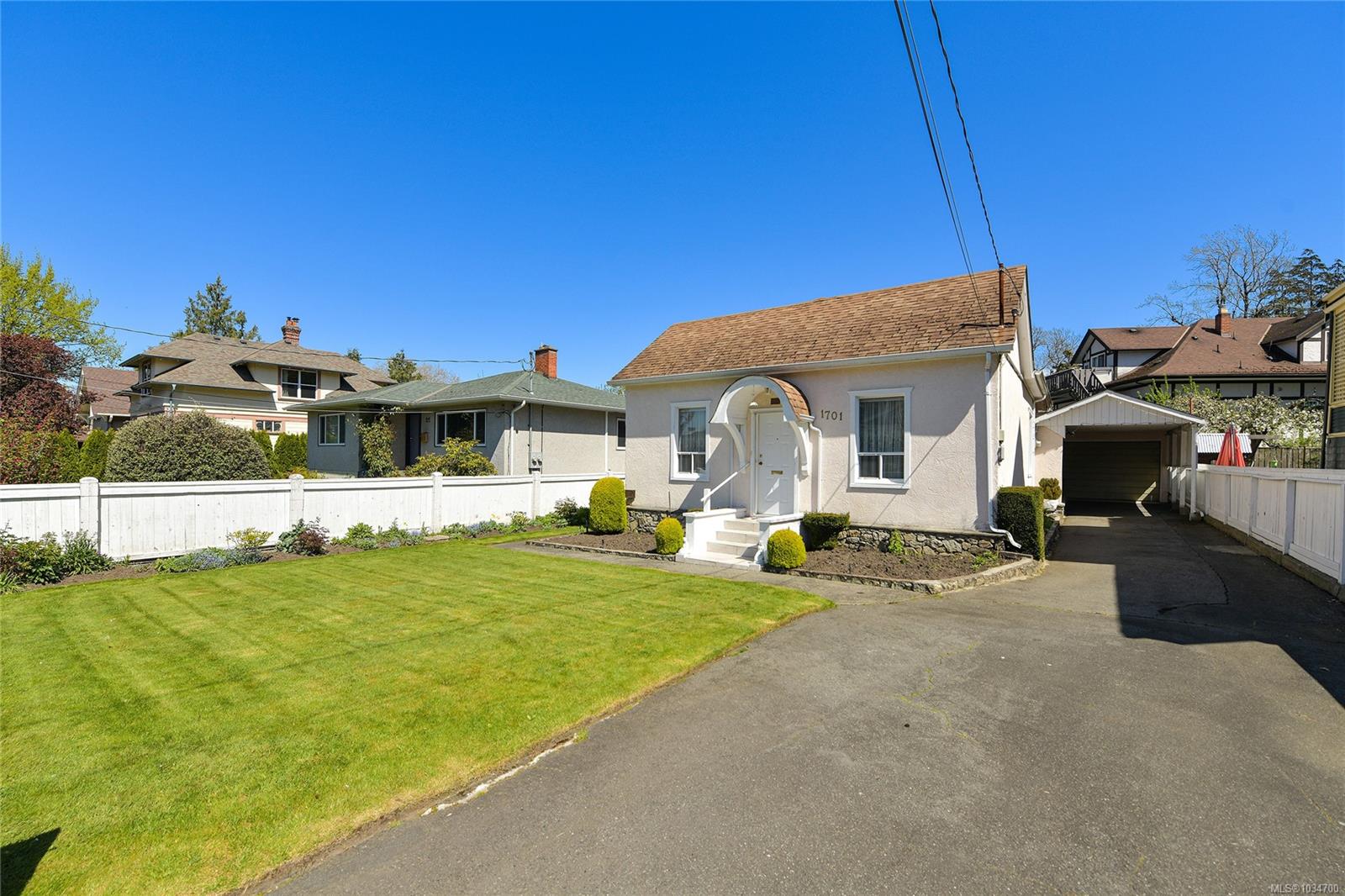 1701 Stanley Avenue, Victoria, BC, V8R 3X1