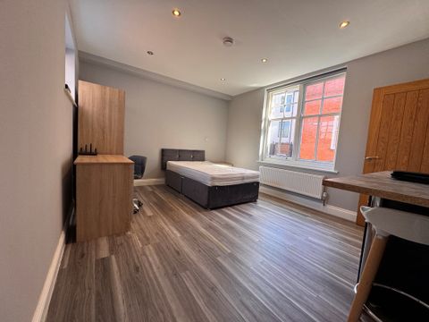 Abbotsbury House, Upper New Walk, Leicester LE1, Studio to rent