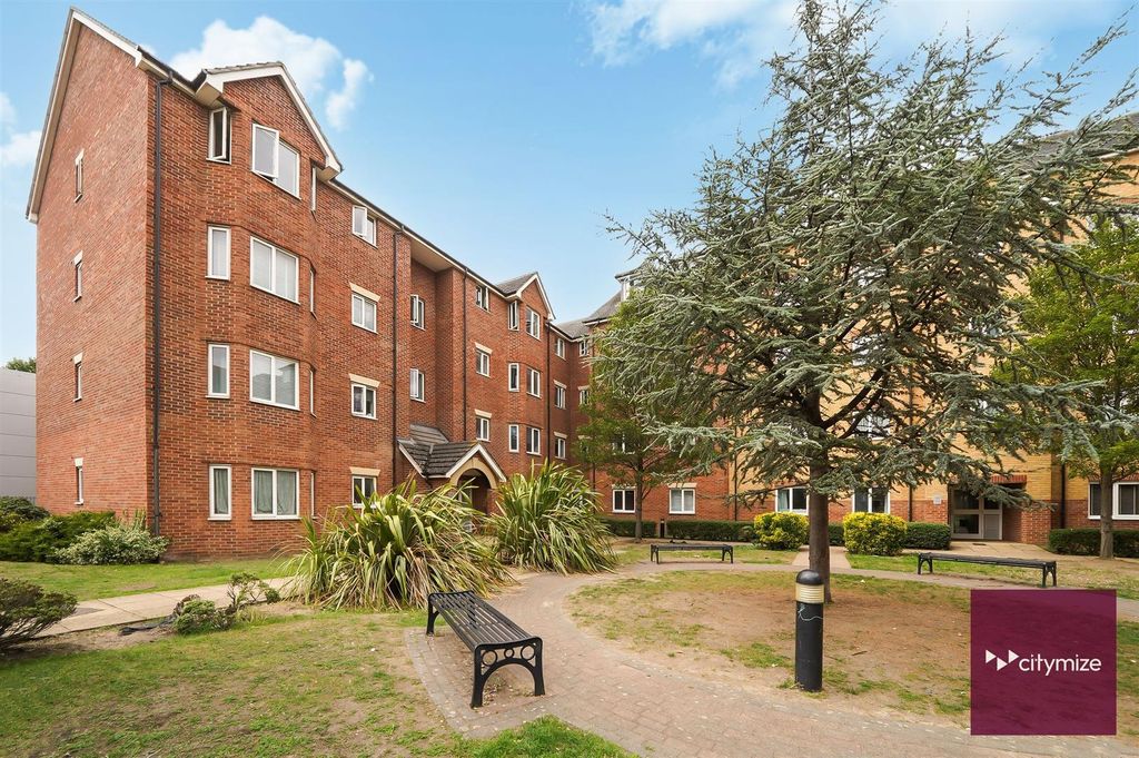 Additional image 2 of 2 bed flat for saleLondon Road, Romford RM7