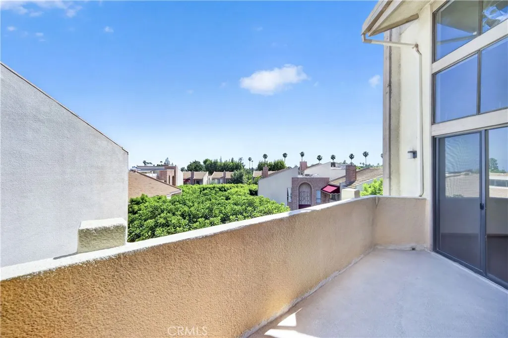 Additional image 5 of 5216 Yarmouth Avenue Unit 305, Encino, CA 91316