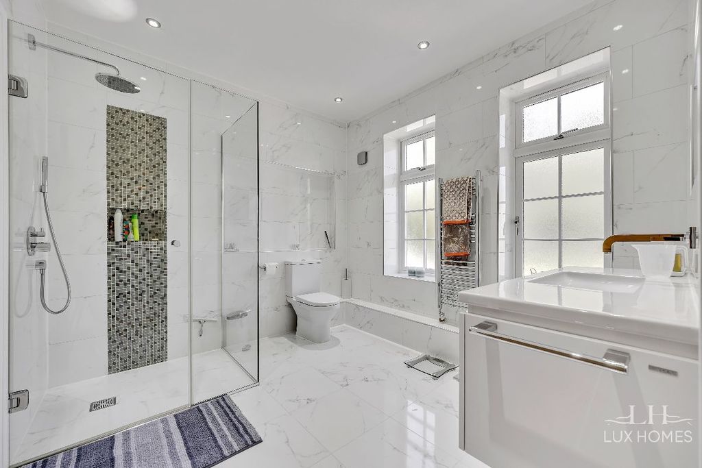 Additional image 32 of 7 bed detached house for saleParkstone Avenue, Emerson Park RM11
