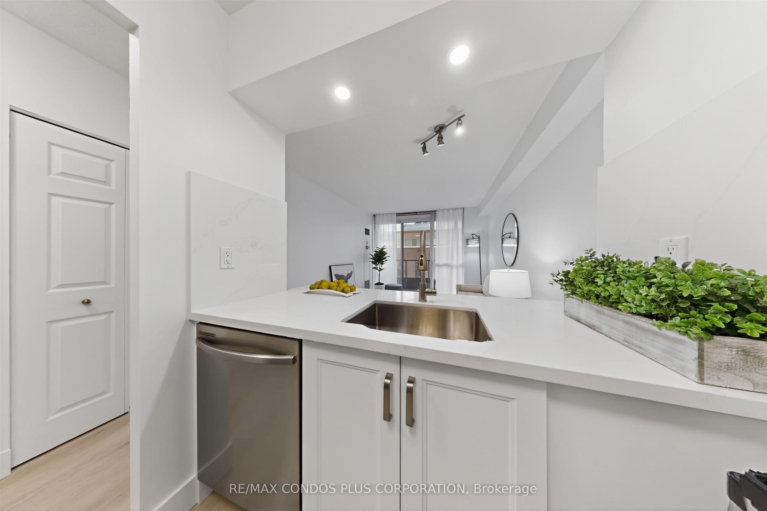 Additional image 4 of 1601-736 Bay Street, Toronto, ON, M5G 2M4